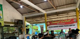 Jumat Curhat Polsek Gunung Kijang, Warga Minta Polisi Untuk Cegah Balap Liar Polsek Gunung Kijang Polres Bintan menggelar Jumat Curhat di Warung Kak Isma Jalan Nusantara Desa Toapaya Kabupaten Bintan, Jumat (10/5/2024) f,Polres Bintan