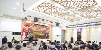 Humas Polda Kepri Tingkatkan Kemampuan Teknis Dalam Bidang Humas Polda Kepri meningkatkan kemampuan teknis dalam bidang humas lewat Rapat Kerja Teknis (Rakernis) Humas Polda Kepri dan pelatihan peningkatan kemampuan fungsi teknis humas tahun 2024 di Hotel Beverly Kota Batam, mulai Selasa-Kamis (14-16/5) f,Polda Kepri