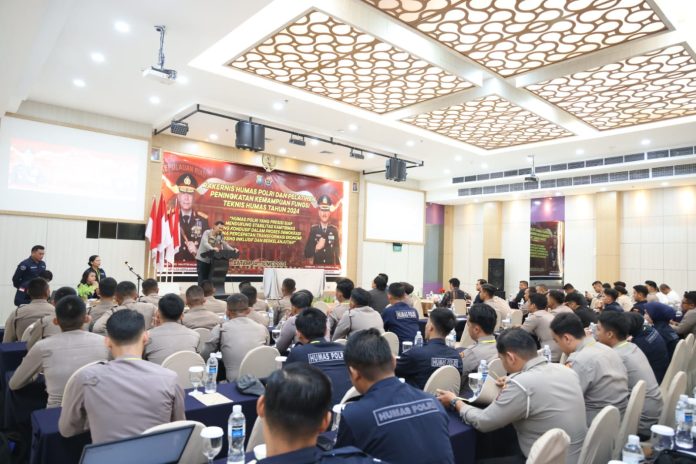 Polda Kepri meningkatkan kemampuan teknis dalam bidang humas lewat Rapat Kerja Teknis (Rakernis) Humas Polda Kepri dan pelatihan peningkatan kemampuan fungsi teknis humas tahun 2024 di Hotel Beverly Kota Batam, mulai Selasa-Kamis (14-16/5) f,Polda Kepri