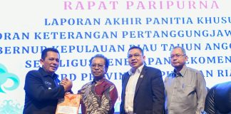 Gubernur Ansar Sampaikan Ranperda RPJPD 2025-2045 dan Pertanggungjawaban Pelaksanaan APBD 2023 Gubernur Kepulauan Riau Ansar Ahmad menghadiri rapat paripurna DPRD Provinsi Kepri masa sidang kedua tahun sidang 2024 di Balairung Wan Seri Beni, Dompak, Selasa (21/5) f,diskominfo Kepri