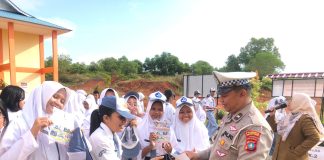 Tingkatkan Kesadaran Berlalu Lintas, Sat Lantas Polresta Tanjungpinang Datangi SMAN 7 Tanjungpinang Sat Lantas Polresta Tanjungpinang melaksanakan Police Go To School di SMA Negeri 7 Tanjungpinang, Senin (14/05/2024) f, Polresta Tanjungpinang