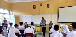 Sosialisasi Narkoba di SMAN 7 Tanjungpinang “Lebih Baik Dikatakan Tak Gaul dan Kampungan, Asalkan Tidak Terjerumus Narkoba” Sat Binmas Polresta Tanjungpinang melaksanakan penyuluhan Kamtibmas tentang bahaya narkoba dan kenakalan remaja, di SMA Negeri 7 Tanjungpinang, Selasa (14/05/2024) f, Polresta Tanjungpinang
