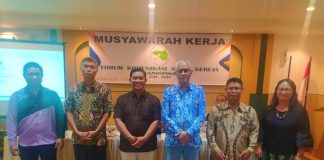 MUKER FKAG 2024: Pdt Jerry Tobing Terpilih sebagai Ketua Baru dengan Janji Program 3M Pdt Jerry Tobing (batik biru) Terpilih sebagai Ketua Baru periode 2024-2029 Forum Komunikasi Antar Gereja (FKAG) f,ist
