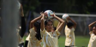 Jelang Lawan Singapura, Timnas Wanita Lakukan Pemusatan Latihan di Lapangan B Senayan, Jakarta Pelatih Timnas Wanita Indonesia, Satoru Mochizuki, terus mengasah kemampuan anak asuhnya untuk laga uji coba internasional melawan Singapura di Stadion Madya, Jakarta, Selasa (28/5) f,pssi
