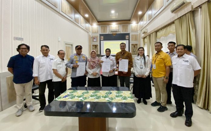 Dinas Perdagangan dan Perindustrian (Disdagin) bersama Dinas Perhubungan (Dishub) serta PT. Bank Bukopin TBK Cabang Tanjungpinang lakukan penandatanganan kerjasama fuel card solar subsidi Rabu (22/5), f,Pemko Tanjungpinang