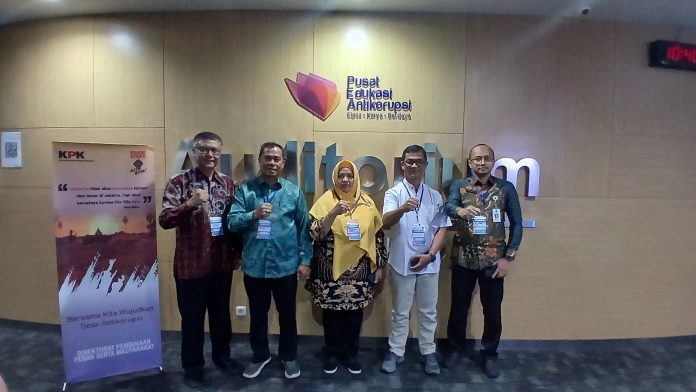 Plh. Kepala Dinas Kominfo Kepri, James Pattikawa saat menghadiri Bimbingan Teknis Indikator Desa Anti Korupsi yang diselenggarakan oleh KPK RI di Gedung Pusat Edukasi Anti Korupsi KPK RI Jalan Rasuna Sa'id Kav C.1 Kuningan Jakarta Selatan, Kamis (16/5) f,diskominfo Kepri
