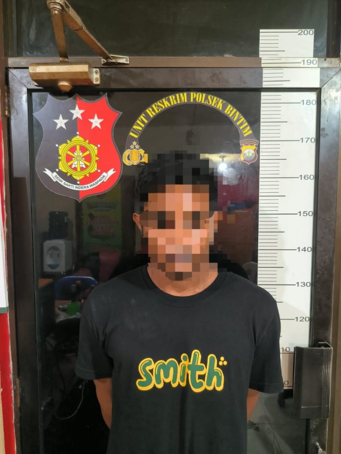 Seorang pria yang berinisial ZF (24) yang merupakan seorang residivis kasus penggelapan sepeda motor kembali ditangkap oleh Polsek Bintan Timur f,Polsek Bintan Timur
