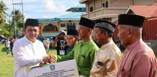 Gubernur Ansar Serahkan Bantuan Kemasyarakatan & Groundbreaking Sejumlah Paket Strategis 2024 di Anambas Gubernur Kepulauan Riau H. Ansar Ahmad melakukan kunjungan kerja ke Kabupaten Kepulauan Anambas dan Natuna 5-8 Mei 2024 f,diskominfo Kepri