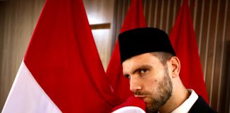 Jadi WNI, Maarten Paes Sudah Langsung Ingin Bela Timnas Maarten Paes, resmi menjadi Warga Negara Indonesia (WNI) setelah melakukan pengambilan sumpah di Jakarta, Selasa (30/4). f,pssi