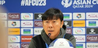 Perebutan Juara Ketiga, Shin Tae-yong Minta Semua Saling Menghormati Perebutan juara ketiga Piala Asia U-23 antara Indonesia dan Irak akan berlangsung di Abdullah Bin Khalifa Stadium, Doha, Qatar, Kamis (2/5) malam ini. Pelatih U-23, Shin Tae-yong berharap pertandingan berjalan dengan baik termasuk keputusan-keputusan wasit nantinya. f,pssi