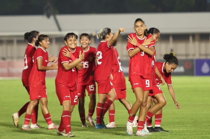 Timnas Wanita Indonesia menang dengan skor telak 5-1 atas Singapura dalam laga uji coba internasional di Stadion Madya, Jakarta, Selasa (28/5) f,pssi