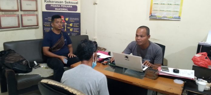 Satreskrim Polres Bintan berhasil mengamankan tersangka S (46), yang diduga telah melakukan perbuatan tindak pidana penggelapan yang telah merugikan Perusahaan PT. CCI Bintan f,Polres Bintan