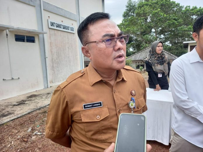 Kadis DP3 Tanjungpinang Robert Lukman mengatakan, pihaknya telah menurunkan tim kesehatan untuk memberikan tanda sehat dan layak kepada hewan qurban Selasa (4/6/2024). f,Pemko Tanjungpinang