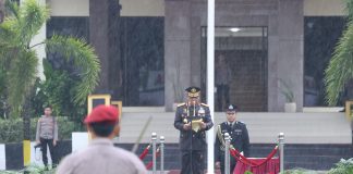 Hari Lahir Pancasila, Kapolda Kepri Tekankan Pentingnya Pancasila Sebagai Pemersatu Bangsa Menuju Indonesia Emas 2045 Kapolda Kepri Irjen. Pol. Drs. Yan Fitri Halimansyah, beserta jajaran Polda Kepri menyelenggarakan upacara hari lahir Pancasila di Lapangan Bhayangkara Polda Kepri, Sabtu (1/6/24) f, Polda Kepri