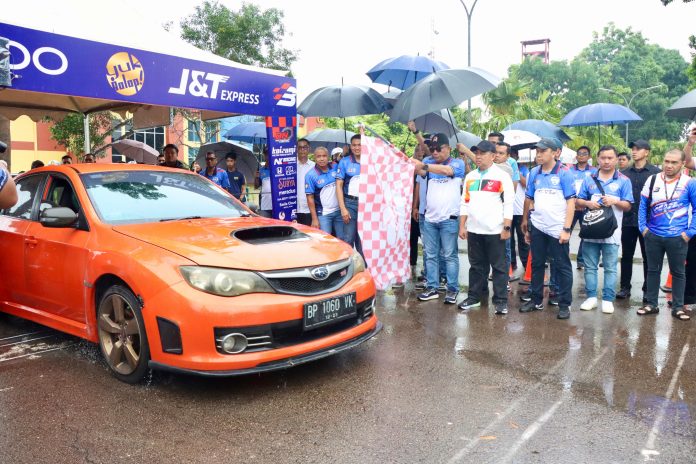 Kapolda Kepri Irjen Pol. Drs. Yan Fitri Halimansyah membuka secara resmi Kapolda Cup Championship 2024 Drag Race dan Bike di Sirkuit Non Permanen Temenggung Abdul Jamal, Kota Batam, Sabtu (1/6/2024) f, Polda Kepri
