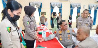 Gelar Donor Darah, Polda Kepri Kumpulkan 187 Kantong Darah Polda Kepri menggelar kegiatan donor darah di Gedung Lancang Kuning Polda Kepri, Selasa (4/6/2024) f, Polda Kepri