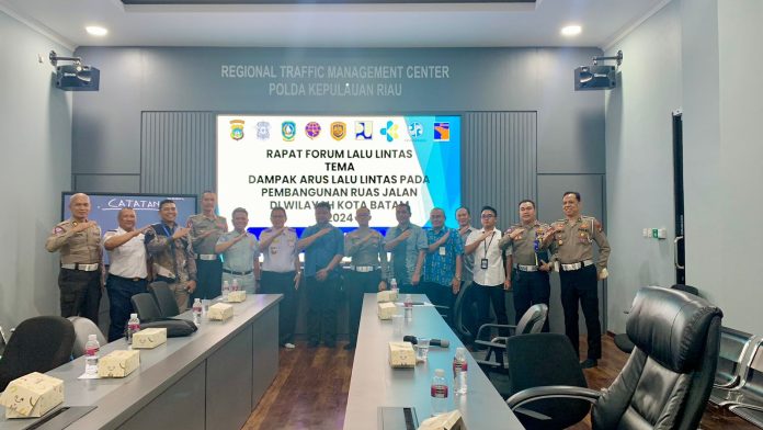 Subditkamsel Ditlantas Polda Kepri menggelar kegiatan program kerjasama Rapat Koordinasi Forum Komunikasi Keselamatan Lalu Lintas dalam rangka meninjau kembali dampak arus lalu lintas pada pembangunan ruas jalan di wilayah Kota Batam, Rabu (5/6/24) f, Polda Batam