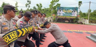 Polres Bintan Lakukan Latihan Dalmas Hadapi Pilkada Personel Polres Bintan Polda Kepri menggelar latihan Dalmas (Pengendalian Massa) yang dilaksanakan di Lapangan Bhayangkara Polres Bintan, Kamis (20/6/2024). F, Polres Bintan
