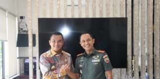Dandim 0315/Tanjungpinang Sambut Hangat Kunjungan Silaturahmi PJ. Walikota Tanjungpinang di Makodim 0315/Tanjungpinang Komandan Kodim 0315/Tanjungpinang Kolonel Inf Eka Ganta Chandra, menyambut kunjungan PJ. Walikota Tanjungpinang Andri Rizal, dan rombongan dalam kegiatan Silaturahmi di Makodim 0315/Tanjungpinang, Kamis (20/6/2024). F, Pendim 0315