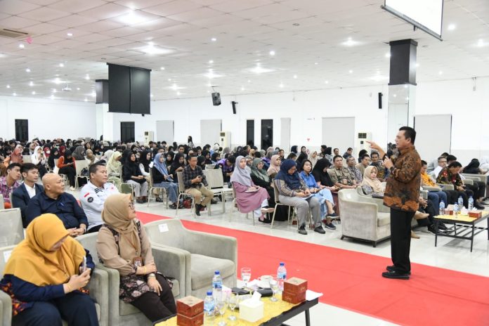 Gubernur Kepulauan Riau, H. Ansar Ahmad menghadiri acara Pelantikan Pengurus Organisasi BEM, SENAT dan PENSI Universitas Riau Kepulauan (UNRIKA) di Kota Batam pada Senin (24/06) f, diskominfo Kepri
