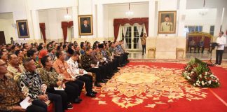 Presiden Ingatkan Kepala Daerah Antisipasi Dunia Menghadapi “Neraka Iklim” Presiden Joko Widodo (Jokowi) Memberikan Sambutan dan Membuka Rakornas Pengendalian Inflasi 2024 dan TPID Award di Istana Negara, Jakarta, Jumat (14/06/2024). (Foto: Humas Setkab/Rahmat)