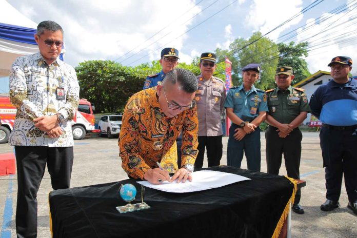 Pj Wali Kota Tanjungpinang, Andri Rizal didampingi Sekretaris Daerah, Zulhidayat, kepala organisasi perangkat daerah (OPD) serta tamu udangan lainnya meresmikan klinik inspeksi sistem proteksi kebakaran (Siprotek), Kamis (6/6) f,Pemko Tanjungpinang