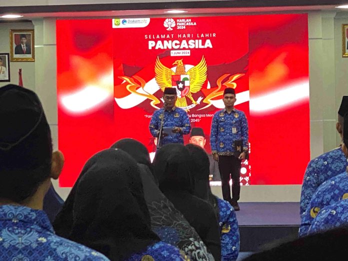 Penjabat (Pj) Wali Kota Tanjungpinang, Andri Rizal, memimpin peringatan hari lahir pancasila 1 Juni 2024 di Aula Sultan Sulaiman Badrul Alamsyah Lantai 3 Kantor Wali Kota Tanjungpinang, Sabtu (1/6). f, Pemko Tanjungpinang