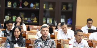 Komisi X dan III DPR Beri Rekomendasi Naturalisasi Untuk Calvin Ronald dan Jens Raven Komisi X dan III mengadakan rapat kerja dengan Menpora Ario Bimo Nandito Ariotedjo (Dito Ariotedjo). Pada agenda ini juga dihadiri oleh Sekjen PSSI Yunus Nusi beserta anggota Komite Eksekutif PSSI Vivin Cahyani Sungkono di Gedung DPR RI, Jakarta pada Senin (3/6) f,pssi