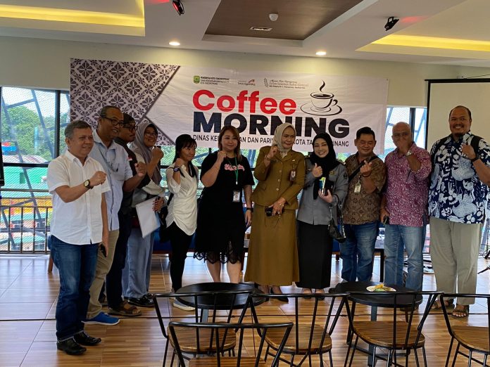 Dinas Kebudayaan dan Pariwisata (Disbudpar) Kota Tanjungpinang adakan coffee morning bersama sejumlah stakeholder untuk membahas pelayanan wisatawan di Restoran Nite and Day Hotel, Selasa (4/5) f,Dispar Tanjungpinang