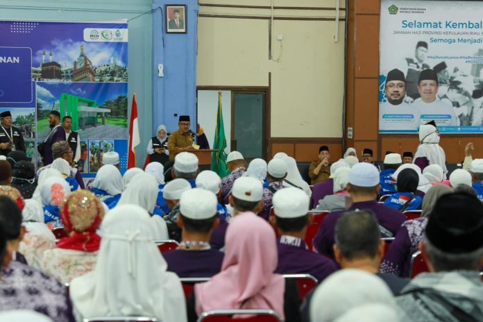 Sekretaris Daerah Kota Batam, Jefridin, M.Pd. mewakili Wali Kota Batam, Muhammad Rudi, menyambut kedatangan kloter 15 atau kloter terakhir jemaah haji Provinsi Kepulauan Riau Debarkasi Batam tahun 1445 H/2024 M f,Pemko Batam