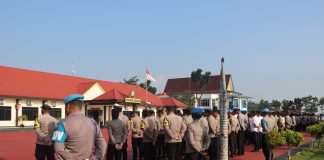 Kapolres Bintan Tekankan Netralitas Polri Wajib dalam Pilkada 2024 Polres Bintan melaksanakan apel pagi di Lapangan Bhayangkara yang dipimpin oleh Kapolres Bintan AKBP Riky Iswoyo, Rabu (24/7/2024) f,Polres Bintan