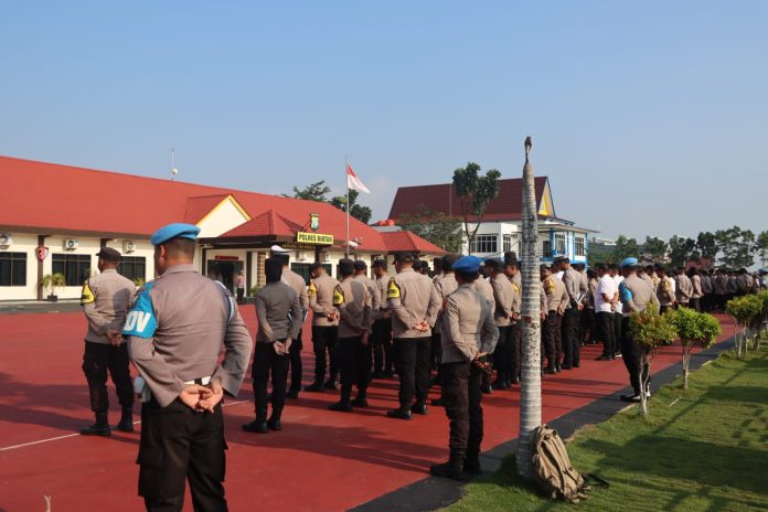 Polres Bintan melaksanakan apel pagi di Lapangan Bhayangkara yang dipimpin oleh Kapolres Bintan AKBP Riky Iswoyo, Rabu (24/7/2024) f,Polres Bintan