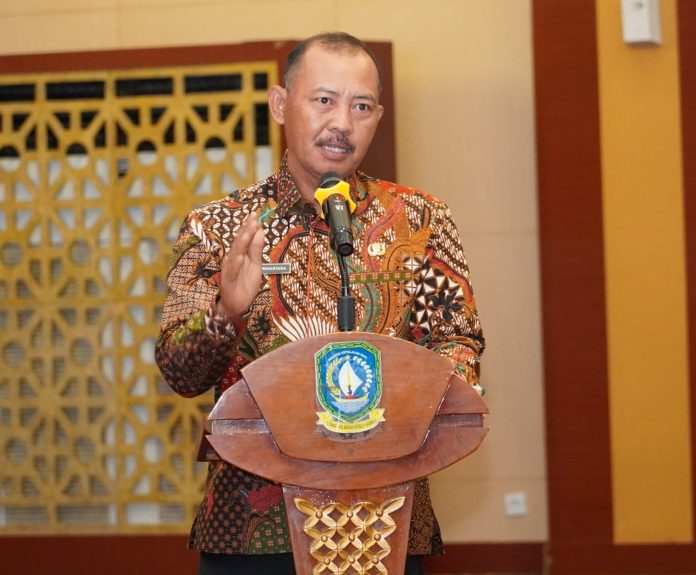 Sekretaris Daerah Provinsi Kepulauan Riau Adi Prihantara secara resmi membuka kegiatan Sosialisasi Netralitas ASN dalam menghadapi Pemilihan Kepala Daerah Serentak Tahun 2024 di Aula Wan Seri Beni, Dompak, pada Kamis (25/7). f,diskominfo Kepri