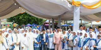 Diikuti 3000 Anggota BKMT Se Bintan, Gebyar Muharram 1446 Hijriah diselenggarakan di Kabupaten Bintan Gubernur Kepulauan Riau H. Ansar Ahmad didampingi Ketua BKMT Provinsi Kepri Hj. Dewi Kumalasari Ansar menghadiri kegiatan Gebyar Muharram 1446 Hijriah yang diselenggarakan di Kabupaten Bintan. Bertempat di Gedung Nasional, Tanjung Uban Kabupaten Bintan, Ahad (14/7) f,diskominfo Kepri