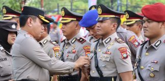 Sembilan Pejabat Polresta Tanjungpinang Disertijab, Kapolresta Minta 24 Jam Kedepan Bisa Kuasai Wilayah Hukum Kapolresta Tanjungpinang Kombes Pol. H. Ompusunggu memimpin upacara Serah Terima Jabatan (Sertijab) terhadap 9 Pejabat Polresta Tanjungpinang, di Lapangan Bhayangkara Polresta Tanjungpinang, Rabu (03/07/2024) f, Polresta Tanjungpinang