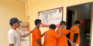 Main Song, Empat Warga Terancam 10 Tahun Penjara Polres Bintan melakukan penangkapan terhadap empat orang pemain judi jenis kartu remi song, Kamis (4/7/2024) f, Polres Bintan