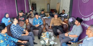 Kunjungi Kantor AJI Tanjungpinang, Diskominfo Tanjungpinang, Ajak Kawal Pemberitaan Seputar Pilkada Serentak 2024 Kepala Dinas Kominfo Kota Tanjungpinang Teguh Susanto saat mengunjungi Sekretariat AJI Tanjungpinang di Jalan D.I. Panjaitan Km. 9, Rabu (17/7/2024). F, AJI