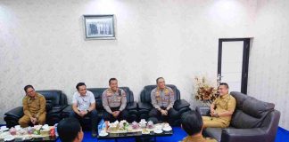 Kapolresta Tanjungpinang, Kombes Budi Santosa Perkenalkan Diri Kepada Pj Wali Kota Tanjungpinang Penjabat (Pj) Wali Kota Tanjungpinang, Andri Rizal, menerima kunjungan silaturahmi Kapolresta Tanjungpinang, Kombes Pol Budi Santosa, di ruangan Wali Kota,Selasa (30/07/2024) f,Pemko Tanjungpinang