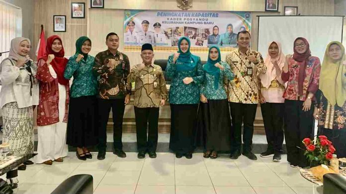 Penjabat (Pj.) Ketua TP PKK Kota Tanjungpinang, Efa Sri Nurlatifa Khifayana, membuka pelatihan peningkatan kapasitas kader Posyandu Kelurahan Kampung Baru, di aula kelurahan Kampung Baru, Kecamatan Tanjungpinang Barat, Kamis (18/7/2024).f Pemko Tanjungpinang