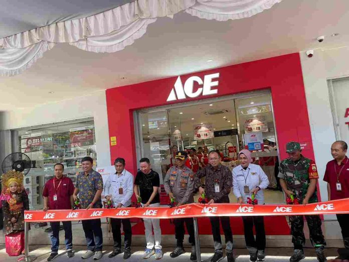 PT ACE Hardware Indonesia Tbk hadir di Provinsi Kepri khususnya Tanjungpinang yang beralamat Jalan Ir. Sutami Kecamatan Bukit Bestari. Pj Wali kota Tanjungpinang Andri Rizal melalui Kepala Dinas Perdagangan dan Perindustrian Riany hadir dalam peresmian Ace Hardware, Rabu {10/7/2024). f,Pemko Tanjungpinang
