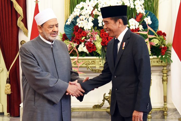 Presiden Jokowi saat menyambut kunjungan Grand Syekh Al Azhar, Prof. Ahmed Mohammed Ahmed Al-Thayeb, di Istana Merdeka, Jakarta, Selasa (09/07/2024). (Foto: Humas Setkab/Rahmat)