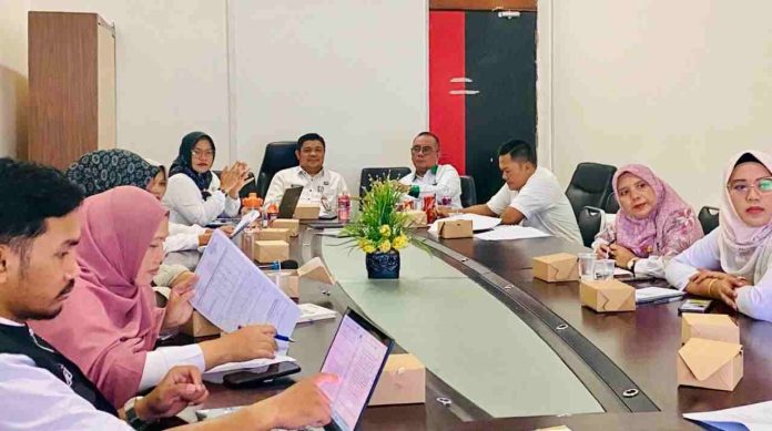 BPPRD Kota Tanjungpinang menggelar rapat pembahasan rancangan Peraturan Wali Kota (Perwako) tentang Pembebasan Bea Perolehan Hak atas Tanah dan Bangunan (BPHTB) pada program Pendaftaran Tanah Sistematis Lengkap (PTSL), di ruang rapat kantor BPPRD, Rabu (31/7/2024). f,Pemko Tanjungpinang
