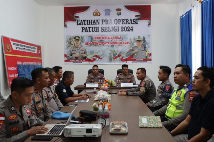 Latihan Pra Operasi (Latpraops), Latihan Pra Operasi Patuh Seligi 2024 di Gedung Sarja Arya Racana (SAR) Polres Bintan, Jumat (12/7/2024) f,Polres Bintan