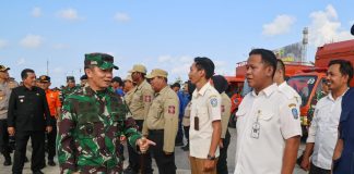 Pangdam I/BB Buka Latihan Tanggap Bencana, Wadah Integrasi dan Koordinasi Stakeholder Di Pelataran Tugu Sirih, Tanjungpinang Apel Siaga Bencana yang dipimpin oleh Panglima Kodam I Bukit Barisan, Mayor Jenderal TNI Mochammad Hasan, yang diawali dengan pemeriksaan pasukan didampingi Gubernur Kepri Ansar Ahmad dan Danrem 033/WP Brigjen TNI Jimmy Watuseke di Pelataran Tugu Sirih, Tanjungpinang, Senin (28/7) f,diskominfo Kepri