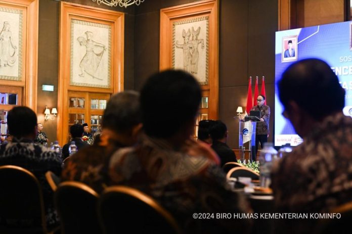 Menteri Komunikasi dan Informatika (Menkominfo) Budi Arie Setiadi dalam Sosialisasi Pencegahan Aktivitas Perjudian di Lingkungan Kementerian Kominfo di Hotel Aryaduta Menteng, Gambir, Jakarta Pusat, Kamis (25/07/2024). (Foto: Humas Menkominfo)