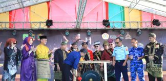 Festival Silat Serumpun 2024 Diharapkan Menginspirasi Kaum Muda Cintai Warisan Budaya Festival Silat Serumpun 2024 resmi dibuka Asisten I Provinsi Kepulauan Riau, Tengku Said Arif Fadillah, di pelataran Tugu Sirih, Kawasan Gurindam 12 Tanjungpinang, Kamis (4/7/2024). F, Pemko Tanjungpinang