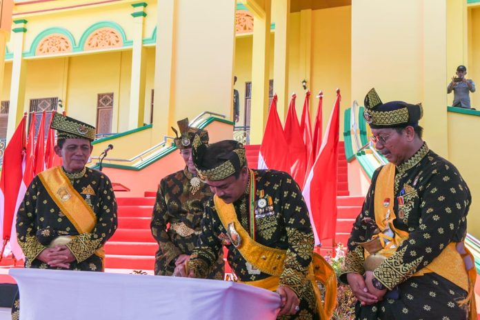 Gedung Lembaga Adat Melayu (LAM) Kepulauan Riau yang diberi nama Balai Adat Seri Indera Sakti telah selesai pembangunannya dan diresmikan oleh Gubernur Ansar Ahmad bersama Menparekraf RI Sandiaga Uno dan Wakapolri Agus Andrianto (Dato Seri Sakti Bhayangkara Utama), Senin, (5/8) f,diskominfo Kepri