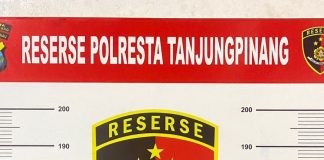 Polisi Amankan Pelaku Pencurian di Pelabuhan Sri Bintan Pura Tanjungpinang Unit Jatanras Satreskrim Polresta Tanjungpinang bekerja sama dengan Unit Reskrim Polsek Tanjungpinang Timur berhasil mengamankan seorang pelaku pencurian berinisial Edi Sudirman alias Awen. f,Polresta Tanjungpinang