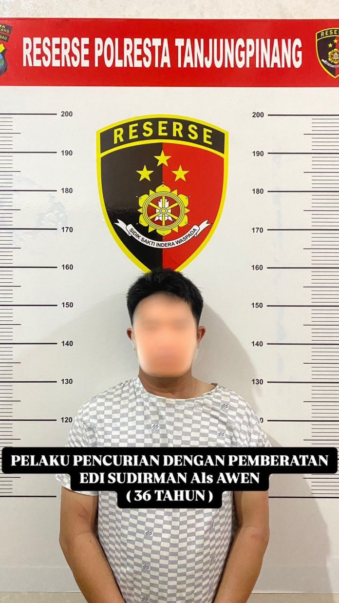 Unit Jatanras Satreskrim Polresta Tanjungpinang bekerja sama dengan Unit Reskrim Polsek Tanjungpinang Timur berhasil mengamankan seorang pelaku pencurian berinisial Edi Sudirman alias Awen. f,Polresta Tanjungpinang