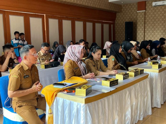 Sebanyak 30 Aparatur Sipil Negara (ASN) di lingkungan Pemko Batam dilatih berbahasa inggris dengan mengikuti English Language Course di Kantor Dispora Batam, Senin (19/8/2024). f,Pemko Batam